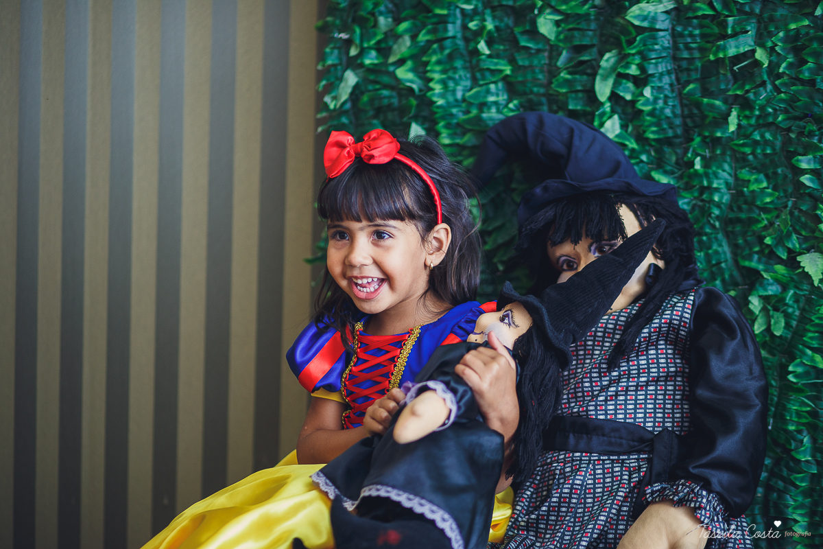 Lara 3 anos, festa no cerimonial O Mais Legal, festa no tema Branca de Neve, festa durante o dia no cerimonial O mais Legal, em Bairro de Fátima, fotografia de aniversário infantil em Vitória ES, Tássila Costa fotografia 