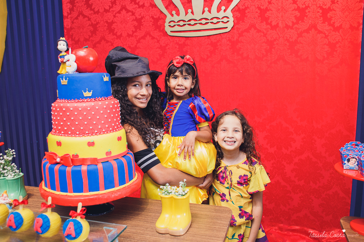 Lara 3 anos, festa no cerimonial O Mais Legal, festa no tema Branca de Neve, festa durante o dia no cerimonial O mais Legal, em Bairro de Fátima, fotografia de aniversário infantil em Vitória ES, Tássila Costa fotografia 