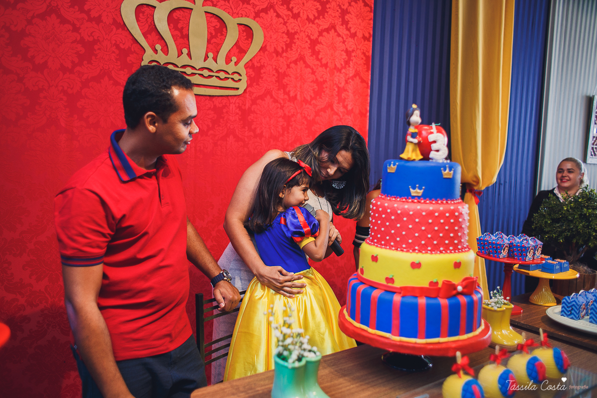 Lara 3 anos, festa no cerimonial O Mais Legal, festa no tema Branca de Neve, festa durante o dia no cerimonial O mais Legal, em Bairro de Fátima, fotografia de aniversário infantil em Vitória ES, Tássila Costa fotografia 