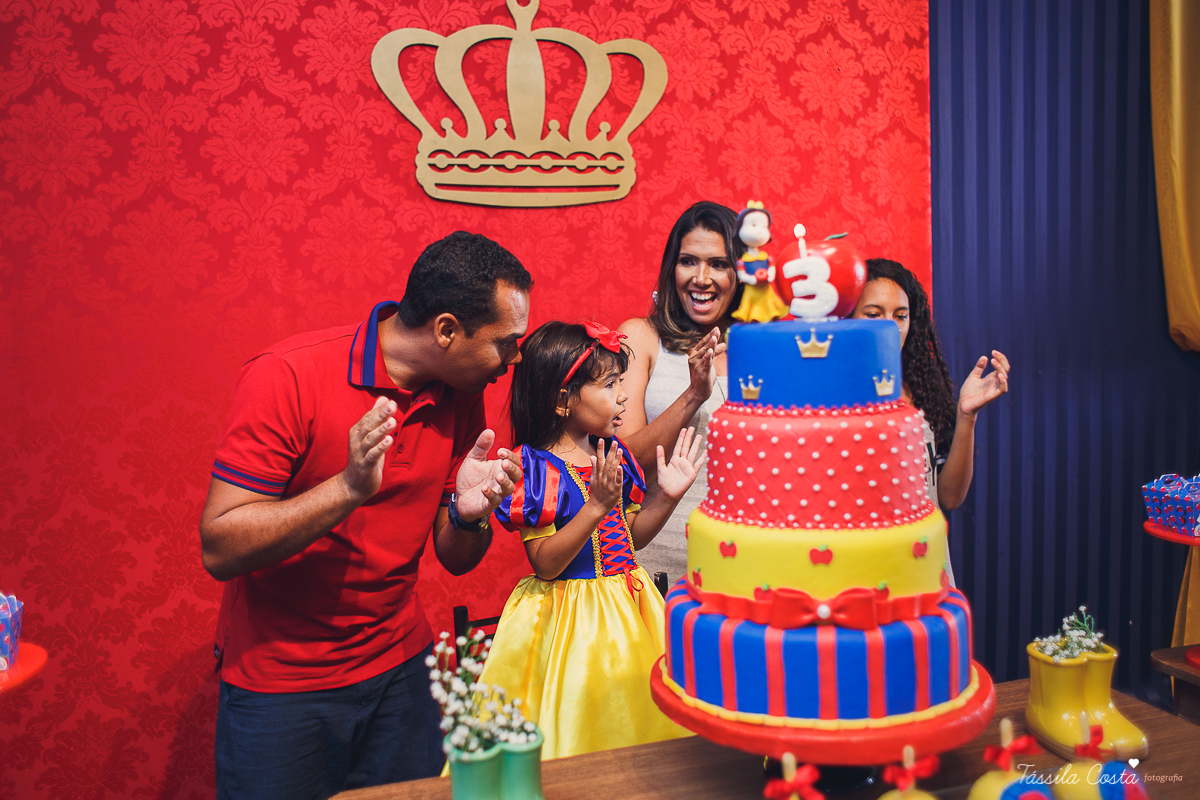 Lara 3 anos, festa no cerimonial O Mais Legal, festa no tema Branca de Neve, festa durante o dia no cerimonial O mais Legal, em Bairro de Fátima, fotografia de aniversário infantil em Vitória ES, Tássila Costa fotografia 