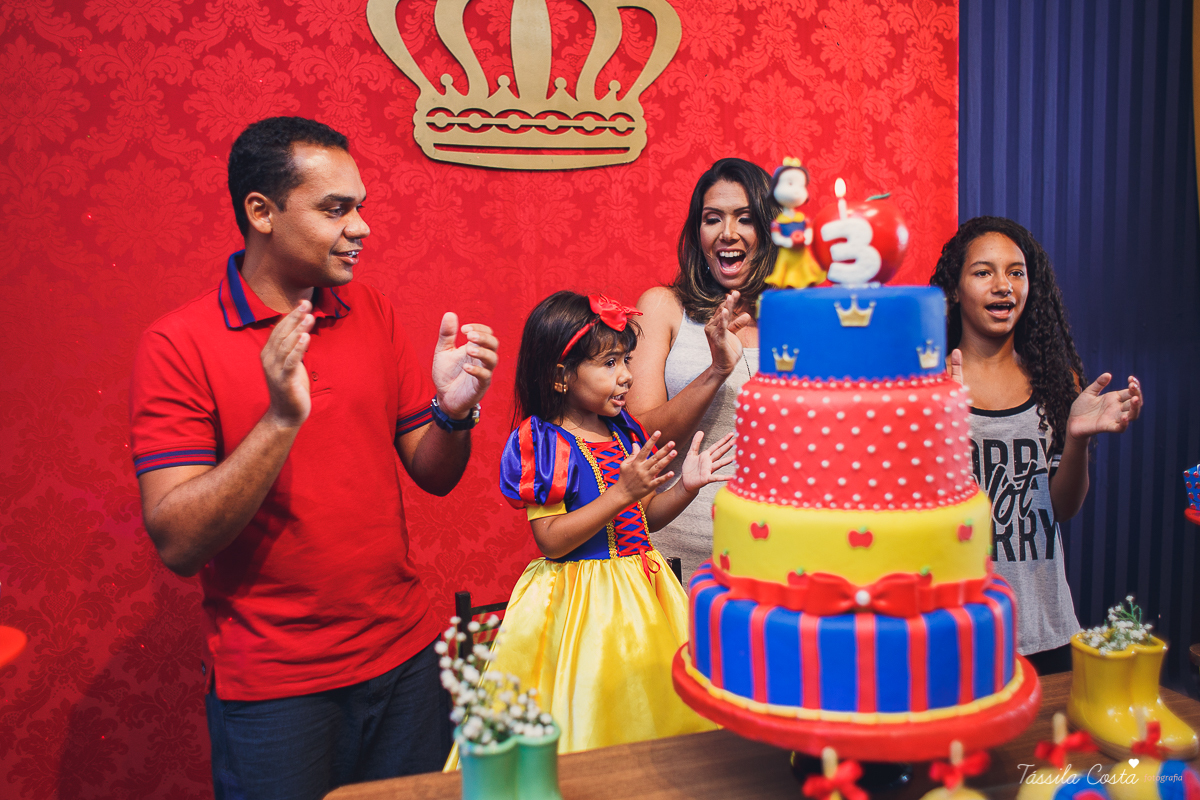 Lara 3 anos, festa no cerimonial O Mais Legal, festa no tema Branca de Neve, festa durante o dia no cerimonial O mais Legal, em Bairro de Fátima, fotografia de aniversário infantil em Vitória ES, Tássila Costa fotografia 