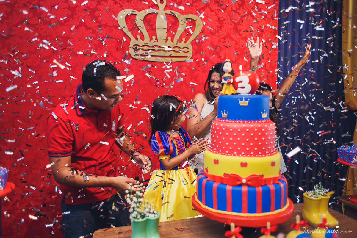 Lara 3 anos, festa no cerimonial O Mais Legal, festa no tema Branca de Neve, festa durante o dia no cerimonial O mais Legal, em Bairro de Fátima, fotografia de aniversário infantil em Vitória ES, Tássila Costa fotografia 