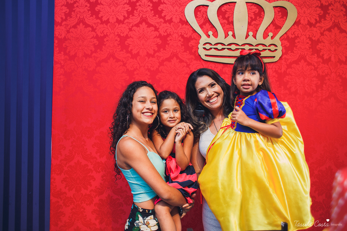 Lara 3 anos, festa no cerimonial O Mais Legal, festa no tema Branca de Neve, festa durante o dia no cerimonial O mais Legal, em Bairro de Fátima, fotografia de aniversário infantil em Vitória ES, Tássila Costa fotografia 