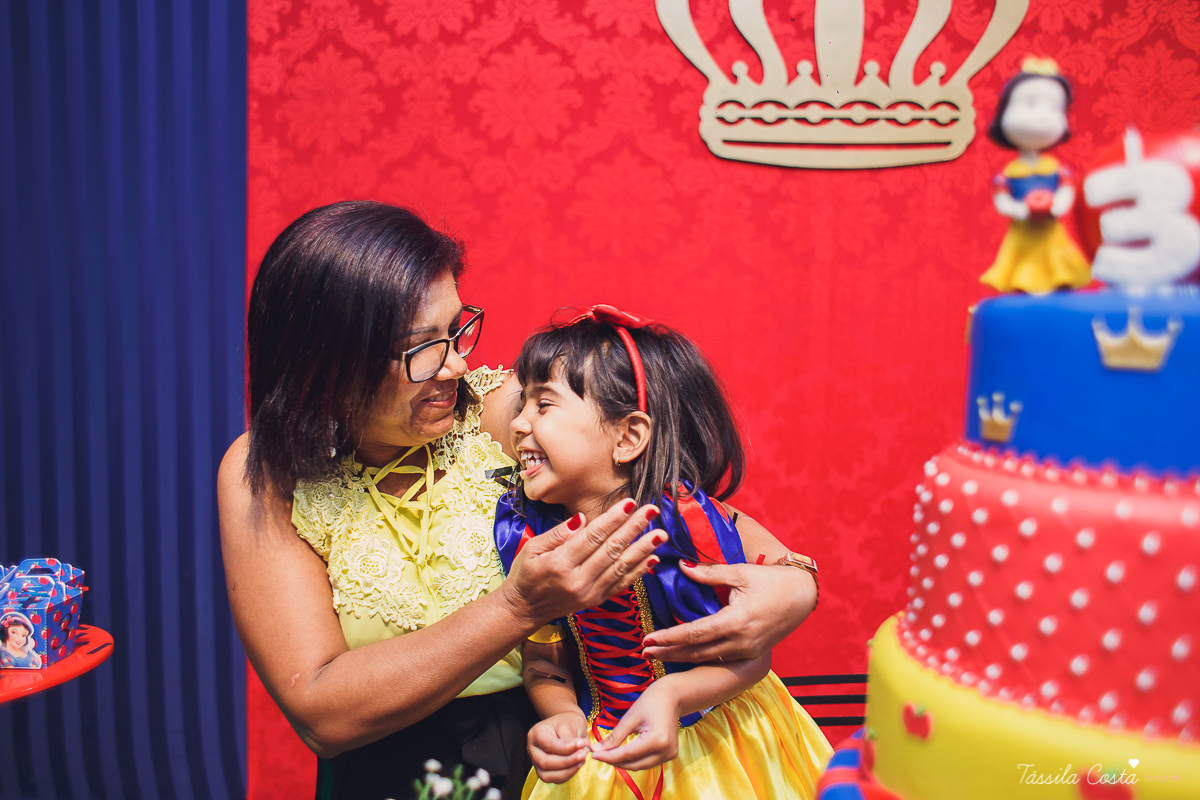 Lara 3 anos, festa no cerimonial O Mais Legal, festa no tema Branca de Neve, festa durante o dia no cerimonial O mais Legal, em Bairro de Fátima, fotografia de aniversário infantil em Vitória ES, Tássila Costa fotografia 