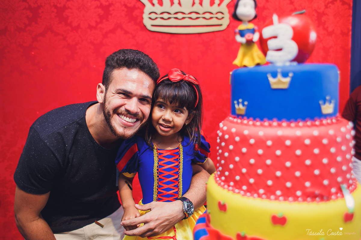 Lara 3 anos, festa no cerimonial O Mais Legal, festa no tema Branca de Neve, festa durante o dia no cerimonial O mais Legal, em Bairro de Fátima, fotografia de aniversário infantil em Vitória ES, Tássila Costa fotografia 