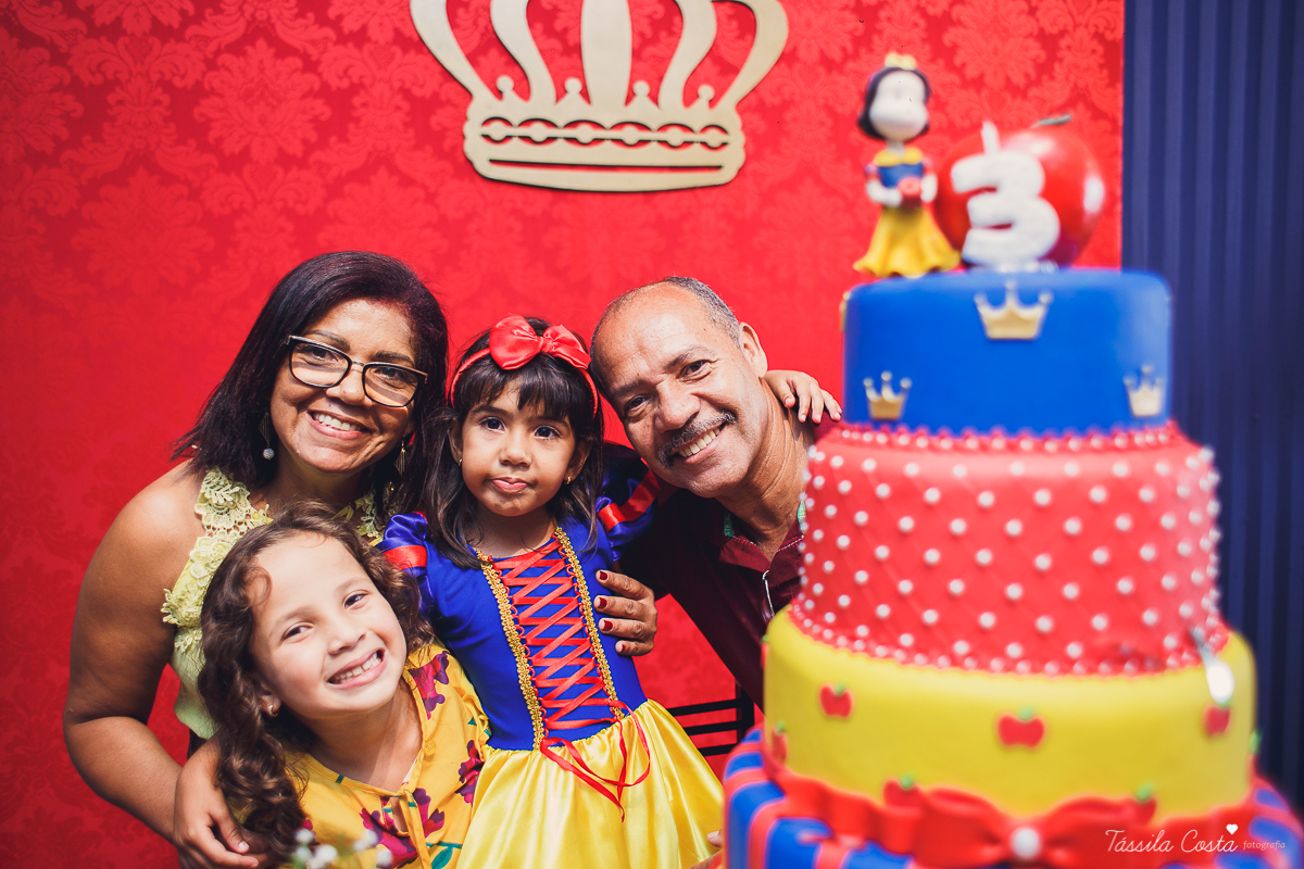 Lara 3 anos, festa no cerimonial O Mais Legal, festa no tema Branca de Neve, festa durante o dia no cerimonial O mais Legal, em Bairro de Fátima, fotografia de aniversário infantil em Vitória ES, Tássila Costa fotografia 