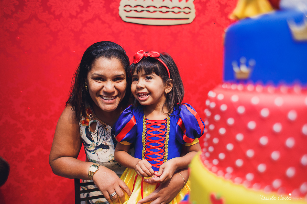 Lara 3 anos, festa no cerimonial O Mais Legal, festa no tema Branca de Neve, festa durante o dia no cerimonial O mais Legal, em Bairro de Fátima, fotografia de aniversário infantil em Vitória ES, Tássila Costa fotografia 