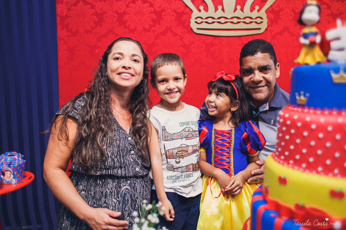Lara 3 anos, festa no cerimonial O Mais Legal, festa no tema Branca de Neve, festa durante o dia no cerimonial O mais Legal, em Bairro de Fátima, fotografia de aniversário infantil em Vitória ES, Tássila Costa fotografia 