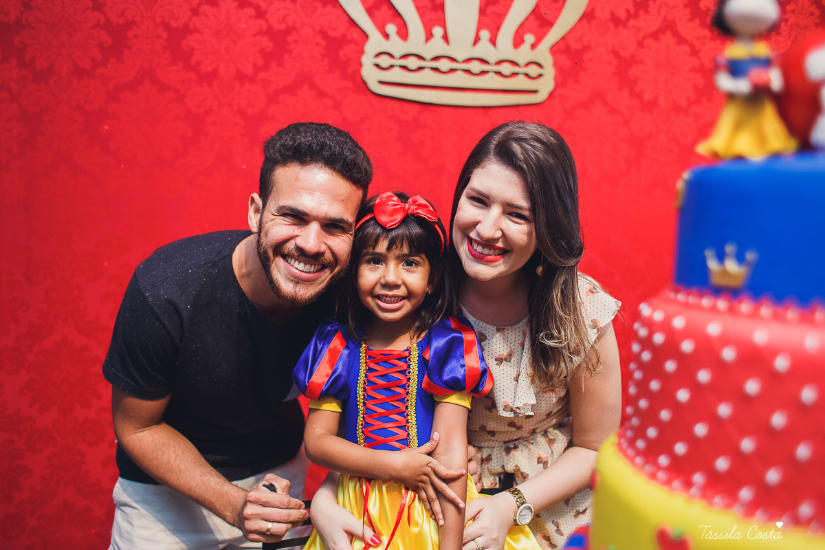 Lara 3 anos, festa no cerimonial O Mais Legal, festa no tema Branca de Neve, festa durante o dia no cerimonial O mais Legal, em Bairro de Fátima, fotografia de aniversário infantil em Vitória ES, Tássila Costa fotografia 