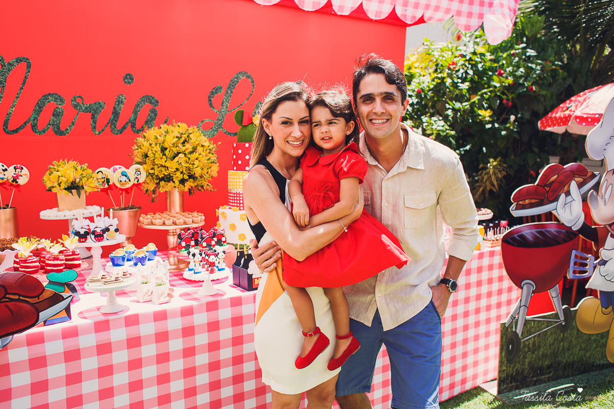 festa no tema Disney, decoração by Camila Sarmento, festa em Guarapari, festa da Maria Luísa, festa feita durante o dia em casa, festa dos sonhos, personagens vestidos de temas da disney, Lúdica, festa de menina no tom vermelho, mamãe de primeira viagem