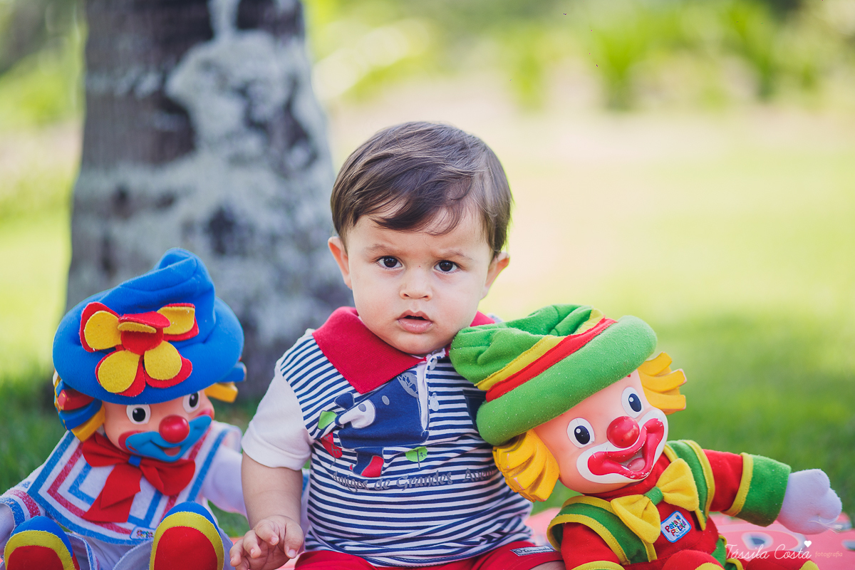 FOTOS COM CACHORRO, CRIANÇA E CACHORRO, ENSAIO FOTOGRÁFICO DE FAMÍLIA COM O CACHORRO, THÉO 1 ANO, FOTOS EM VITÓRIA ES, FOTÓGRAFO DE CRIANÇA EM VILA VELHA, ENSAIO DE PRÉ ANIVERSÁRIO, TÁSSILA COSTA FOTOGRAFIA