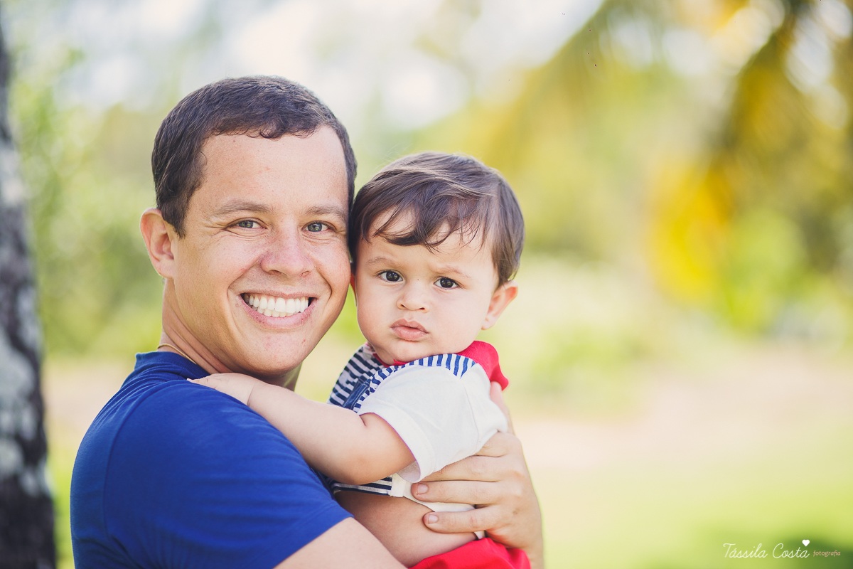 FOTOS COM CACHORRO, CRIANÇA E CACHORRO, ENSAIO FOTOGRÁFICO DE FAMÍLIA COM O CACHORRO, THÉO 1 ANO, FOTOS EM VITÓRIA ES, FOTÓGRAFO DE CRIANÇA EM VILA VELHA, ENSAIO DE PRÉ ANIVERSÁRIO, TÁSSILA COSTA FOTOGRAFIA