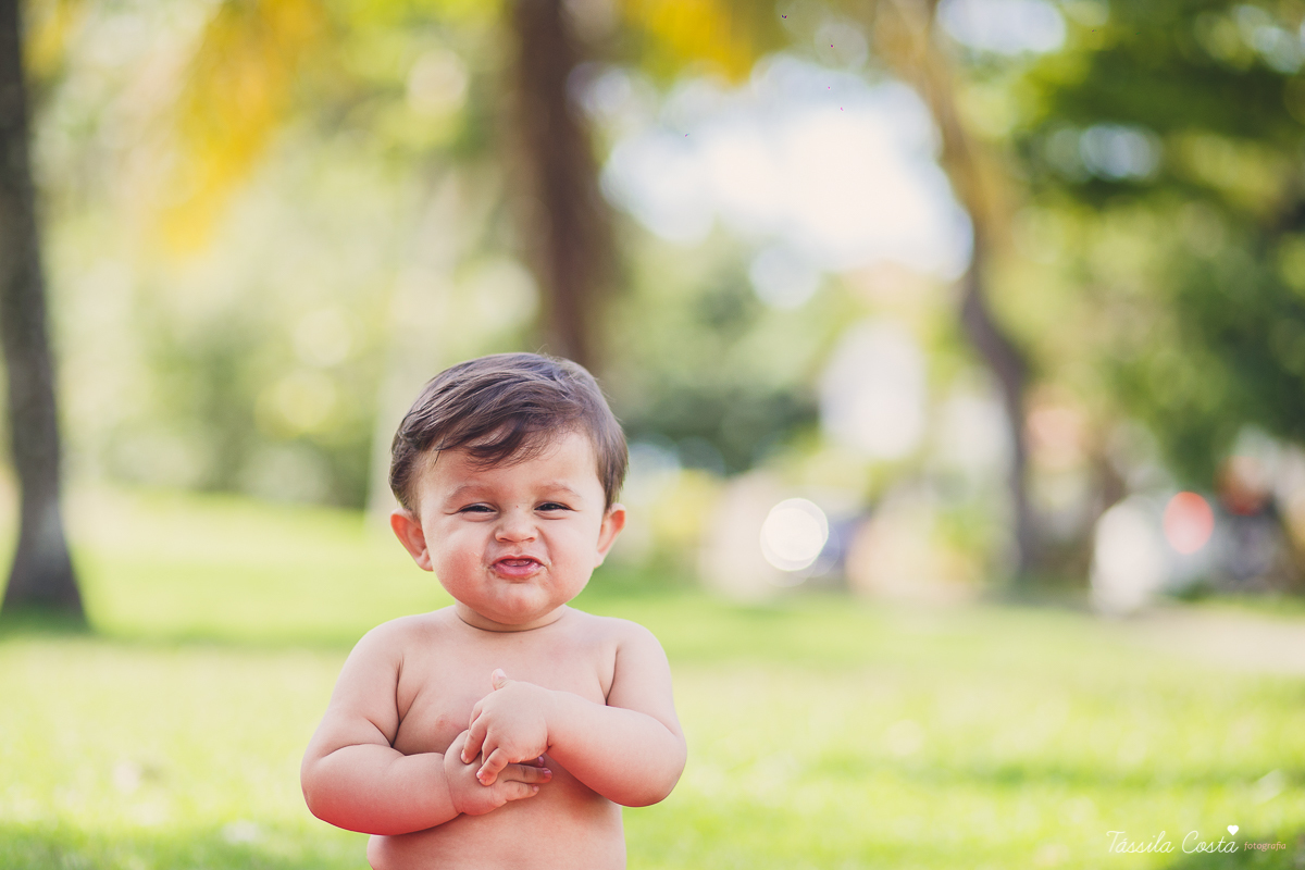 FOTOS COM CACHORRO, CRIANÇA E CACHORRO, ENSAIO FOTOGRÁFICO DE FAMÍLIA COM O CACHORRO, THÉO 1 ANO, FOTOS EM VITÓRIA ES, FOTÓGRAFO DE CRIANÇA EM VILA VELHA, ENSAIO DE PRÉ ANIVERSÁRIO, TÁSSILA COSTA FOTOGRAFIA