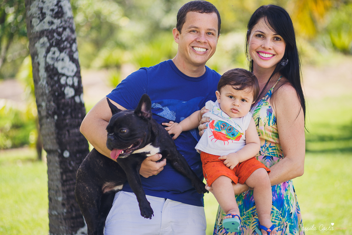 FOTOS COM CACHORRO, CRIANÇA E CACHORRO, ENSAIO FOTOGRÁFICO DE FAMÍLIA COM O CACHORRO, THÉO 1 ANO, FOTOS EM VITÓRIA ES, FOTÓGRAFO DE CRIANÇA EM VILA VELHA, ENSAIO DE PRÉ ANIVERSÁRIO, TÁSSILA COSTA FOTOGRAFIA