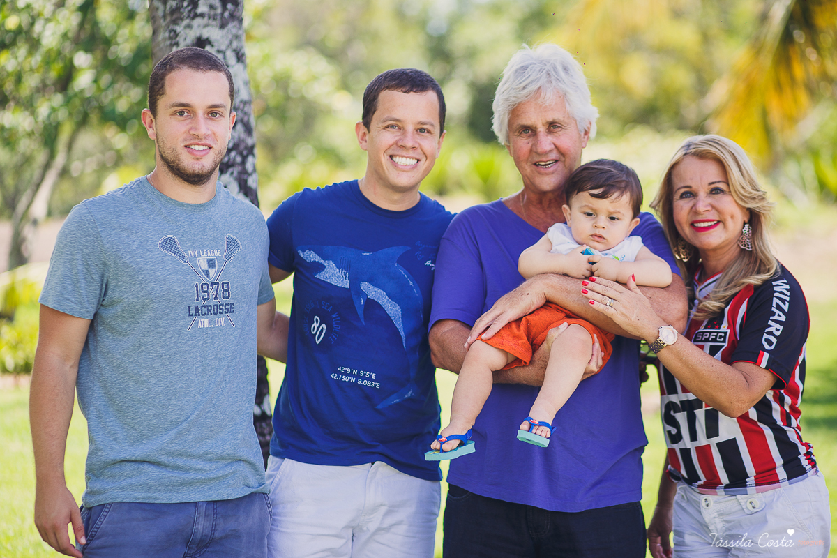 FOTOS COM CACHORRO, CRIANÇA E CACHORRO, ENSAIO FOTOGRÁFICO DE FAMÍLIA COM O CACHORRO, THÉO 1 ANO, FOTOS EM VITÓRIA ES, FOTÓGRAFO DE CRIANÇA EM VILA VELHA, ENSAIO DE PRÉ ANIVERSÁRIO, TÁSSILA COSTA FOTOGRAFIA