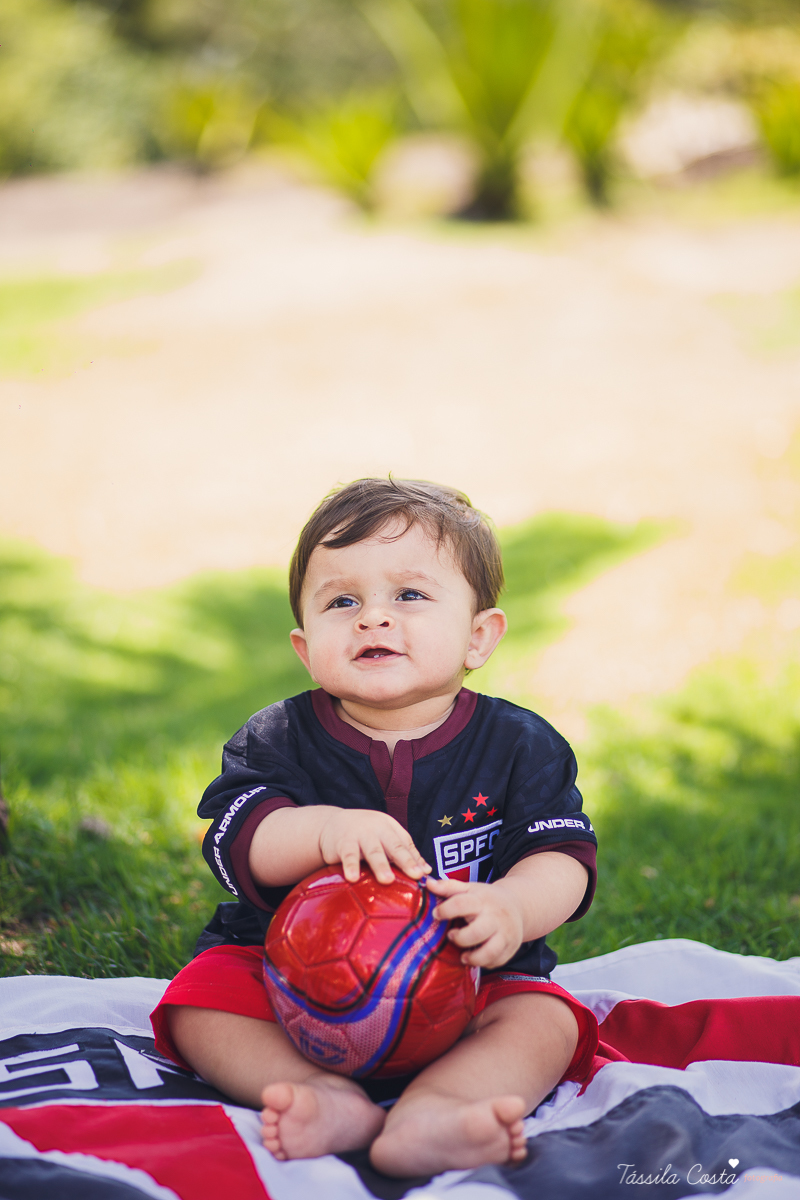 FOTOS COM CACHORRO, CRIANÇA E CACHORRO, ENSAIO FOTOGRÁFICO DE FAMÍLIA COM O CACHORRO, THÉO 1 ANO, FOTOS EM VITÓRIA ES, FOTÓGRAFO DE CRIANÇA EM VILA VELHA, ENSAIO DE PRÉ ANIVERSÁRIO, TÁSSILA COSTA FOTOGRAFIA