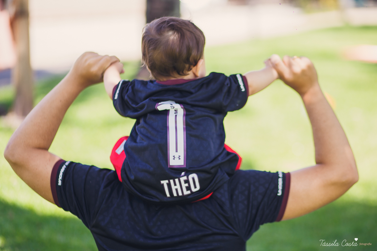 FOTOS COM CACHORRO, CRIANÇA E CACHORRO, ENSAIO FOTOGRÁFICO DE FAMÍLIA COM O CACHORRO, THÉO 1 ANO, FOTOS EM VITÓRIA ES, FOTÓGRAFO DE CRIANÇA EM VILA VELHA, ENSAIO DE PRÉ ANIVERSÁRIO, TÁSSILA COSTA FOTOGRAFIA