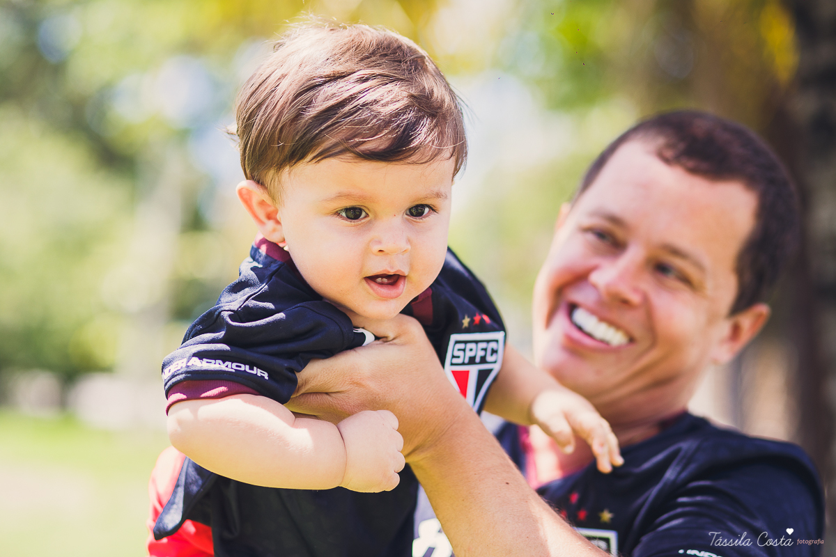 FOTOS COM CACHORRO, CRIANÇA E CACHORRO, ENSAIO FOTOGRÁFICO DE FAMÍLIA COM O CACHORRO, THÉO 1 ANO, FOTOS EM VITÓRIA ES, FOTÓGRAFO DE CRIANÇA EM VILA VELHA, ENSAIO DE PRÉ ANIVERSÁRIO, TÁSSILA COSTA FOTOGRAFIA