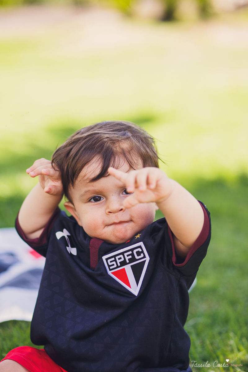 FOTOS COM CACHORRO, CRIANÇA E CACHORRO, ENSAIO FOTOGRÁFICO DE FAMÍLIA COM O CACHORRO, THÉO 1 ANO, FOTOS EM VITÓRIA ES, FOTÓGRAFO DE CRIANÇA EM VILA VELHA, ENSAIO DE PRÉ ANIVERSÁRIO, TÁSSILA COSTA FOTOGRAFIA
