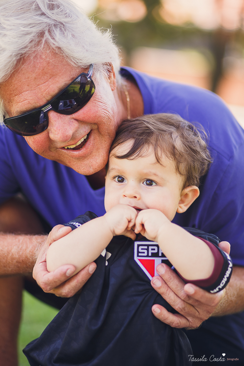 FOTOS COM CACHORRO, CRIANÇA E CACHORRO, ENSAIO FOTOGRÁFICO DE FAMÍLIA COM O CACHORRO, THÉO 1 ANO, FOTOS EM VITÓRIA ES, FOTÓGRAFO DE CRIANÇA EM VILA VELHA, ENSAIO DE PRÉ ANIVERSÁRIO, TÁSSILA COSTA FOTOGRAFIA