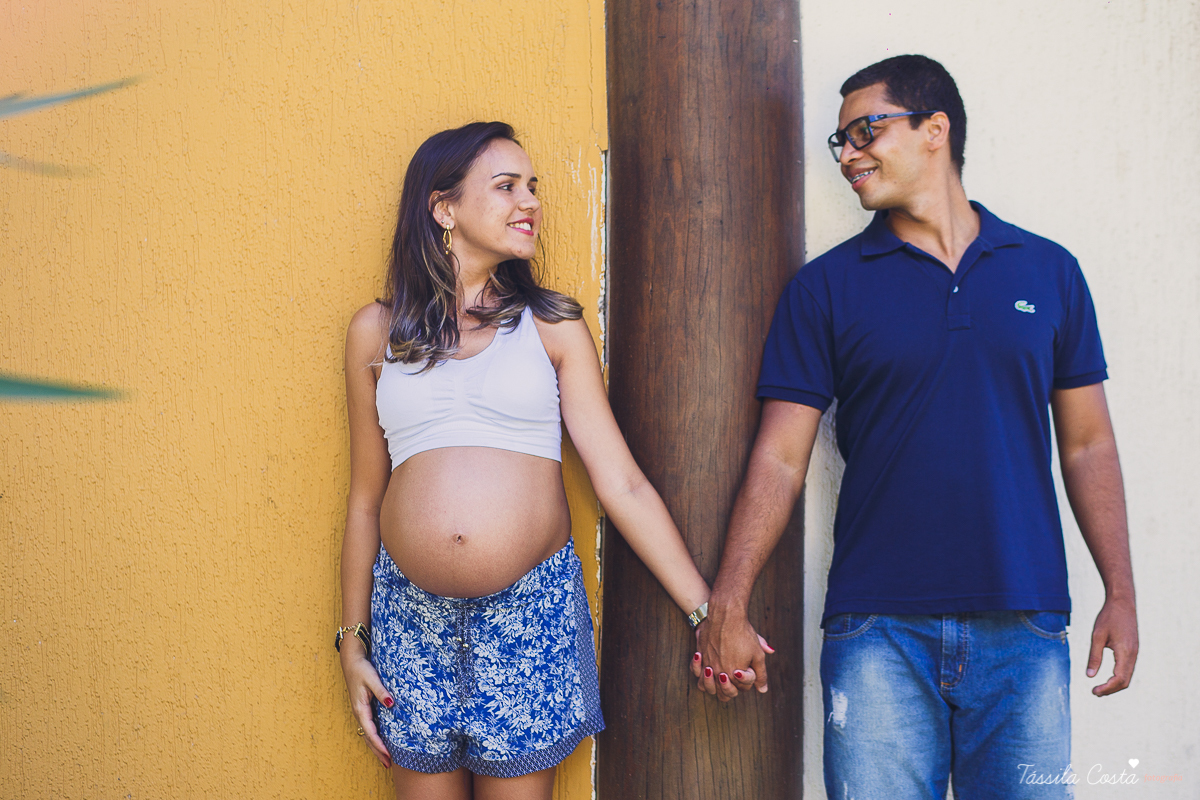 fotos de grávida feitas no parque, pais de primeira viagem, poses para fotos de grávida, grávida linda, 31 semanas, por do sol, fotos de grávida com por do sol, mundo rosa, o que levar para o ensaio fotográfico de gestante, tássila costa fotografia, es