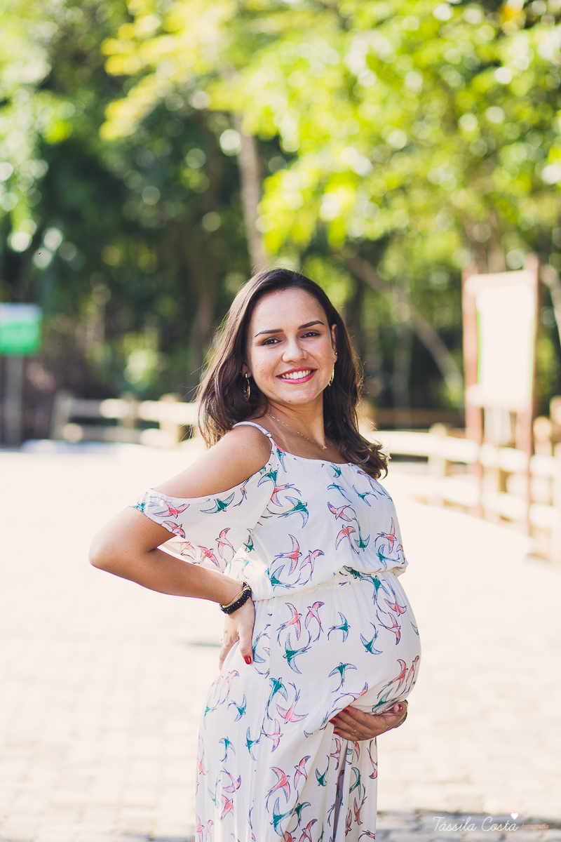 fotos de grávida feitas no parque, pais de primeira viagem, poses para fotos de grávida, grávida linda, 31 semanas, por do sol, fotos de grávida com por do sol, mundo rosa, o que levar para o ensaio fotográfico de gestante, tássila costa fotografia, es