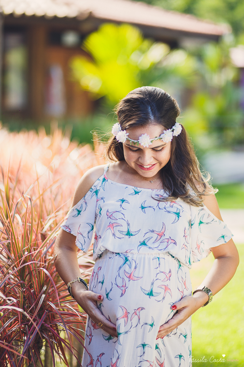 fotos de grávida feitas no parque, pais de primeira viagem, poses para fotos de grávida, grávida linda, 31 semanas, por do sol, fotos de grávida com por do sol, mundo rosa, o que levar para o ensaio fotográfico de gestante, tássila costa fotografia, es