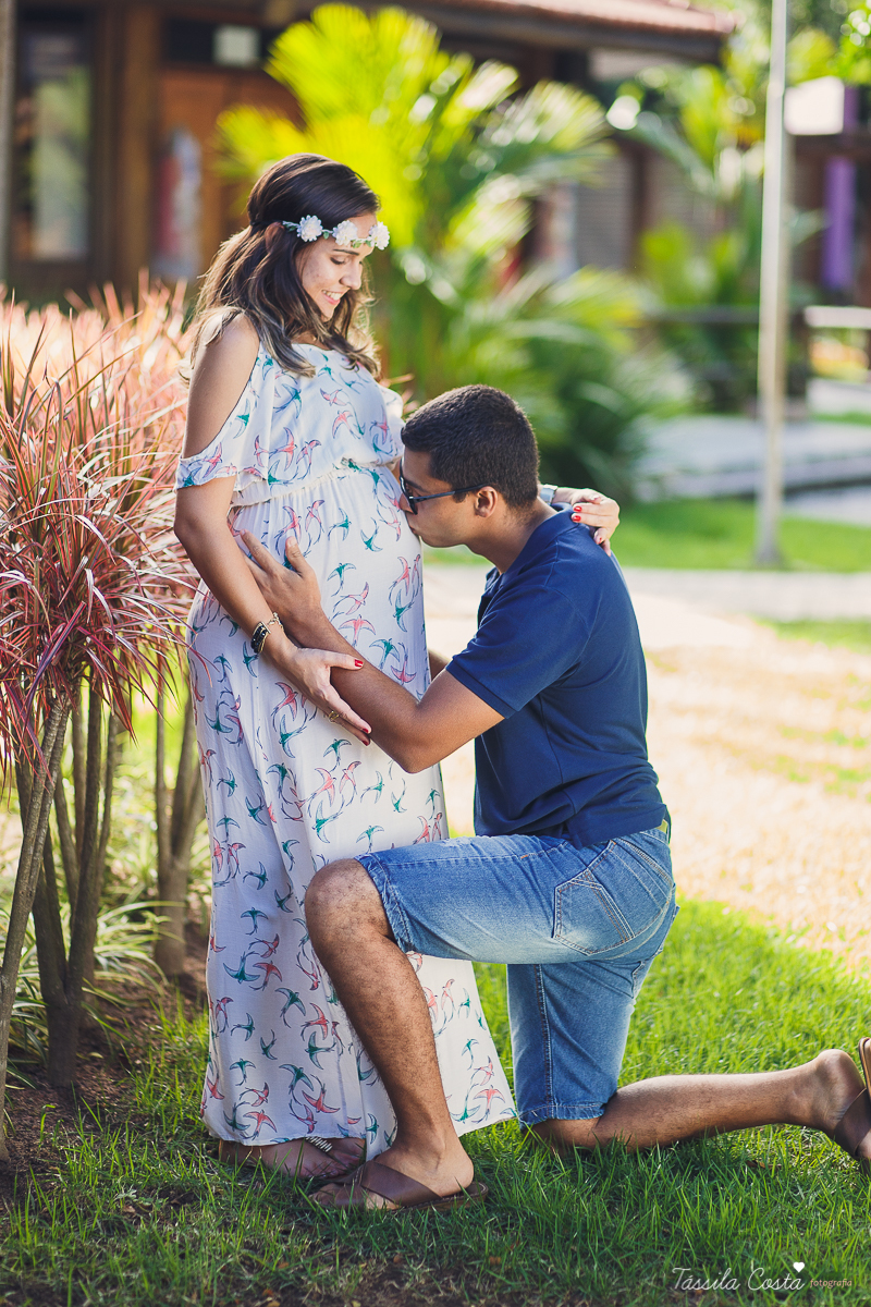 fotos de grávida feitas no parque, pais de primeira viagem, poses para fotos de grávida, grávida linda, 31 semanas, por do sol, fotos de grávida com por do sol, mundo rosa, o que levar para o ensaio fotográfico de gestante, tássila costa fotografia, es