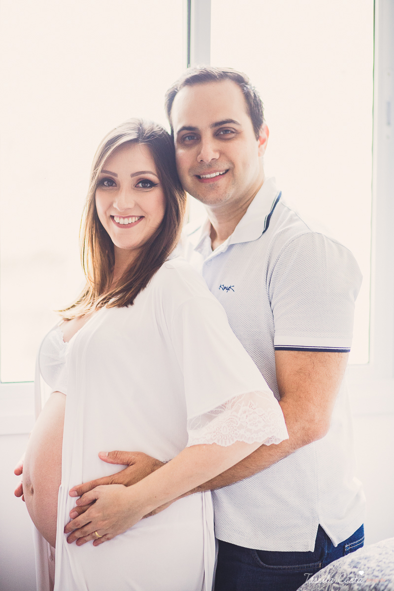 fotos de grávida feitas em casa, fotógrafa de ensaio gestante em VItória ES, fotos de grávida de lingerie, mãe de menino, ensaio fotográfico feito em casa, ensaio lifestyle, tássila costa fotografia