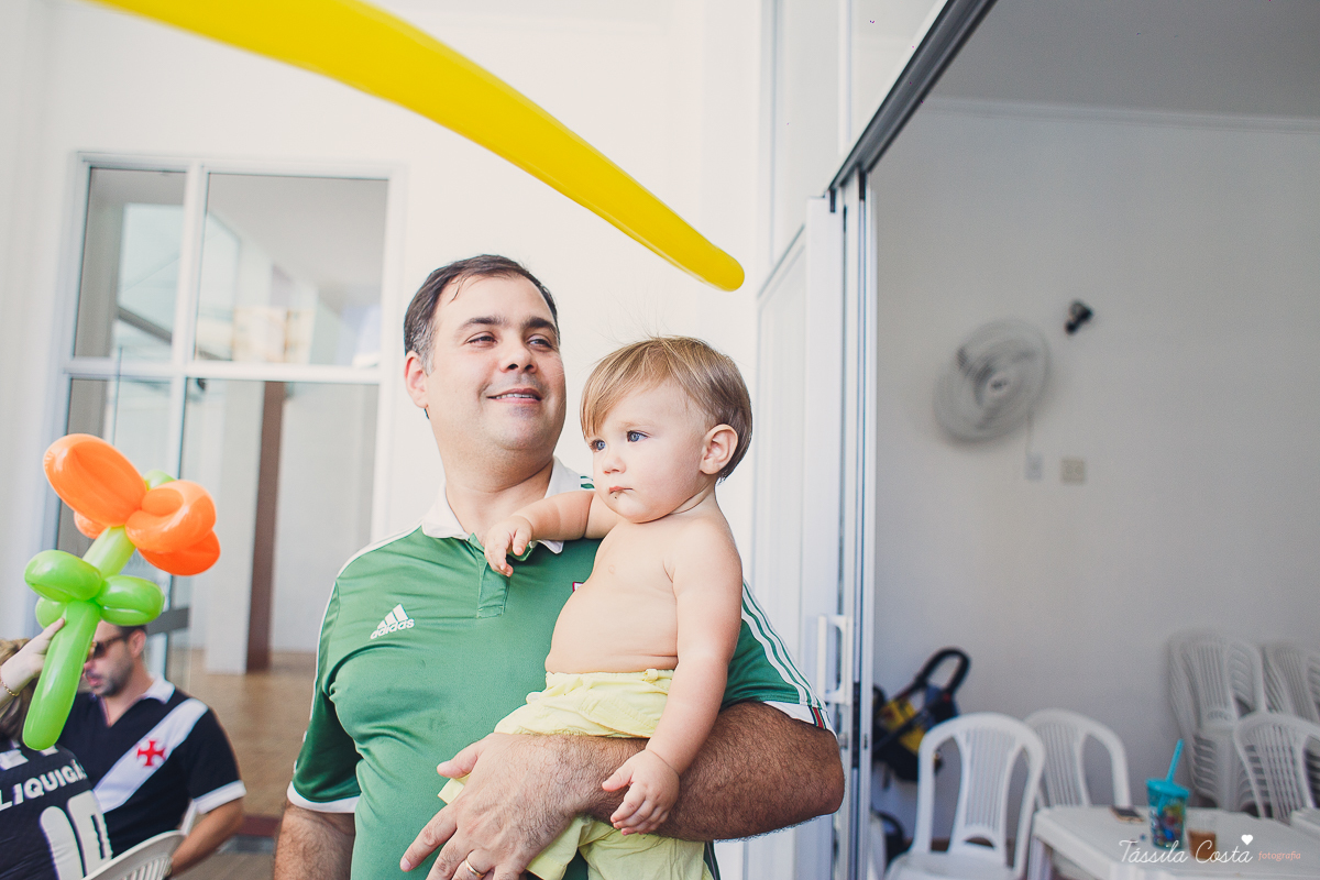 festa simples no tema São Paulo, convidados uniformizados com camisa de time na festa, aniversário simples no prédio, churrasco com amigos, churrasco oara aniversário de 1 ano, fotografia infantil, desconto em fotografia infantil em Vila Velha, fotógrafo