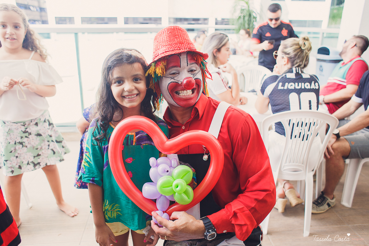 festa simples no tema São Paulo, convidados uniformizados com camisa de time na festa, aniversário simples no prédio, churrasco com amigos, churrasco oara aniversário de 1 ano, fotografia infantil, desconto em fotografia infantil em Vila Velha, fotógrafo