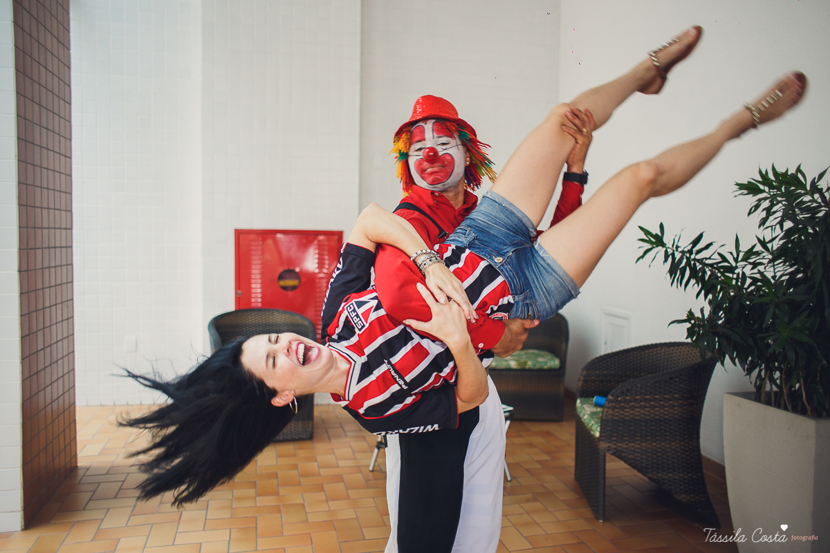 festa simples no tema São Paulo, convidados uniformizados com camisa de time na festa, aniversário simples no prédio, churrasco com amigos, churrasco oara aniversário de 1 ano, fotografia infantil, desconto em fotografia infantil em Vila Velha, fotógrafo