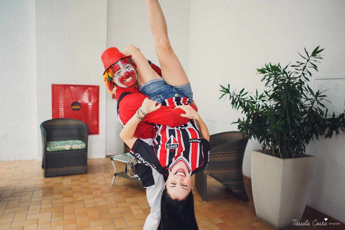 festa simples no tema São Paulo, convidados uniformizados com camisa de time na festa, aniversário simples no prédio, churrasco com amigos, churrasco oara aniversário de 1 ano, fotografia infantil, desconto em fotografia infantil em Vila Velha, fotógrafo