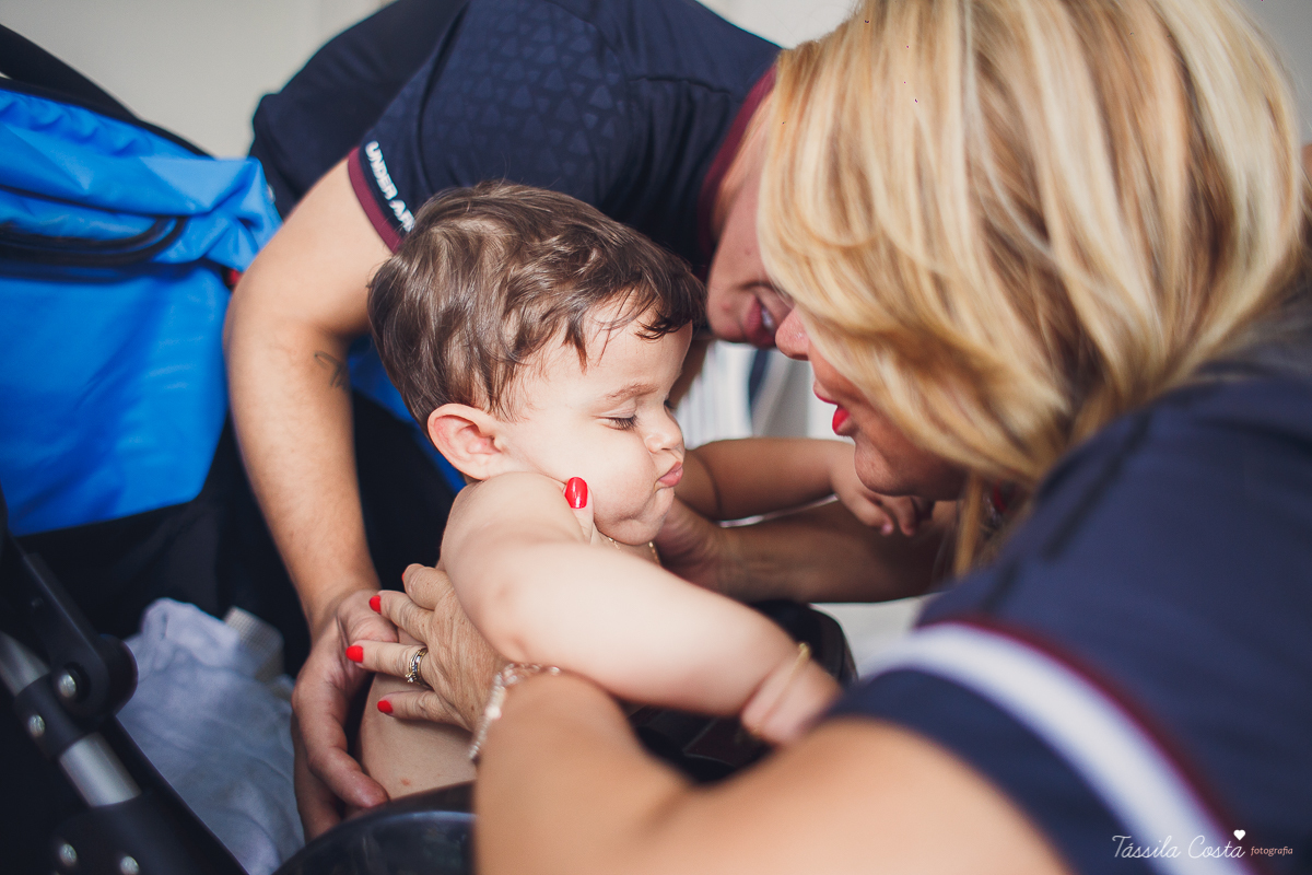 festa simples no tema São Paulo, convidados uniformizados com camisa de time na festa, aniversário simples no prédio, churrasco com amigos, churrasco oara aniversário de 1 ano, fotografia infantil, desconto em fotografia infantil em Vila Velha, fotógrafo