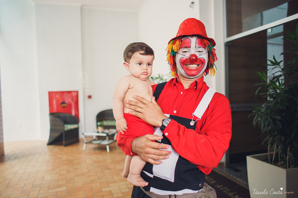 festa simples no tema São Paulo, convidados uniformizados com camisa de time na festa, aniversário simples no prédio, churrasco com amigos, churrasco oara aniversário de 1 ano, fotografia infantil, desconto em fotografia infantil em Vila Velha, fotógrafo