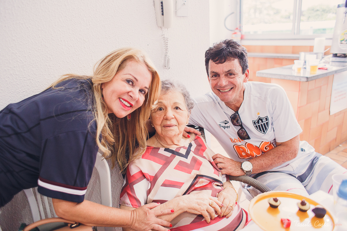 festa simples no tema São Paulo, convidados uniformizados com camisa de time na festa, aniversário simples no prédio, churrasco com amigos, churrasco oara aniversário de 1 ano, fotografia infantil, desconto em fotografia infantil em Vila Velha, fotógrafo