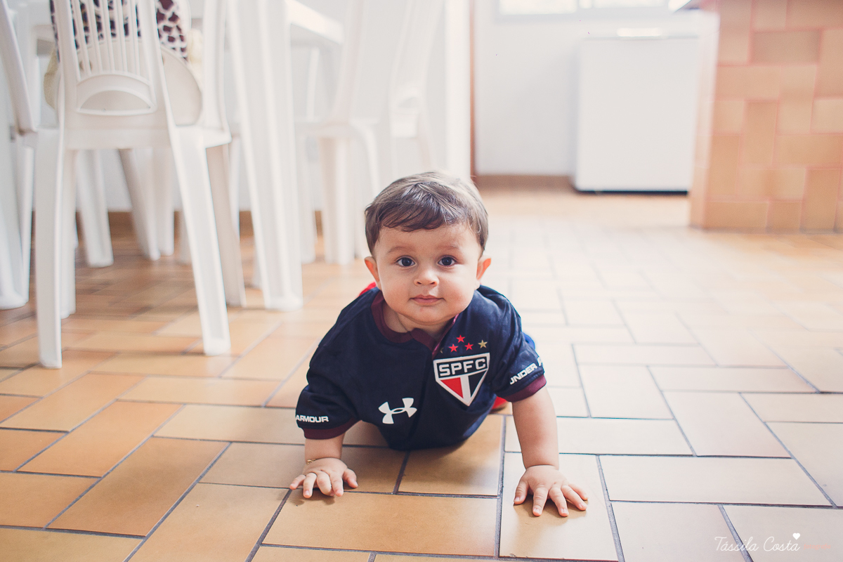 festa simples no tema São Paulo, convidados uniformizados com camisa de time na festa, aniversário simples no prédio, churrasco com amigos, churrasco oara aniversário de 1 ano, fotografia infantil, desconto em fotografia infantil em Vila Velha, fotógrafo