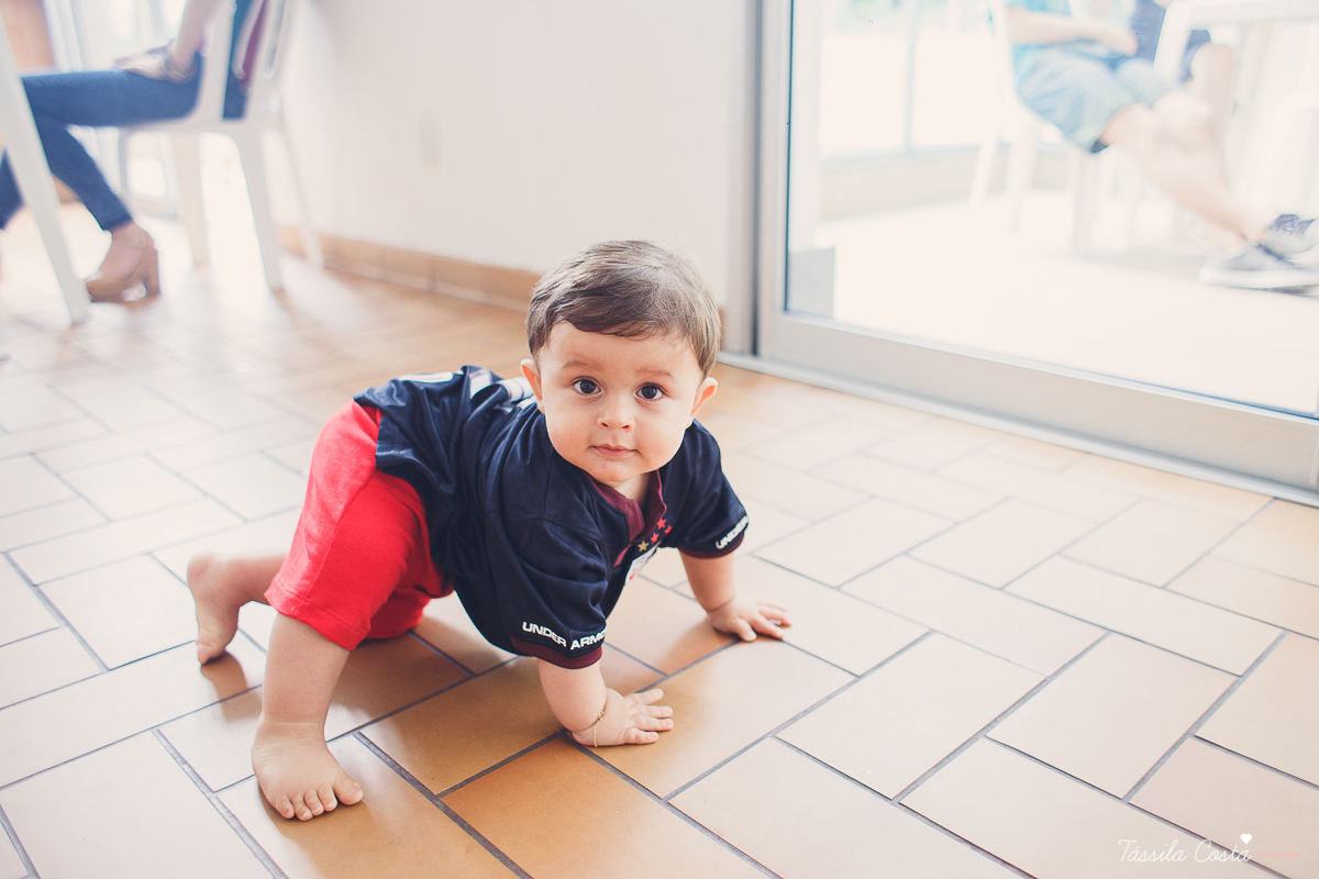 festa simples no tema São Paulo, convidados uniformizados com camisa de time na festa, aniversário simples no prédio, churrasco com amigos, churrasco oara aniversário de 1 ano, fotografia infantil, desconto em fotografia infantil em Vila Velha, fotógrafo