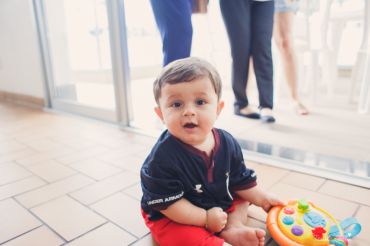 festa simples no tema São Paulo, convidados uniformizados com camisa de time na festa, aniversário simples no prédio, churrasco com amigos, churrasco oara aniversário de 1 ano, fotografia infantil, desconto em fotografia infantil em Vila Velha, fotógrafo