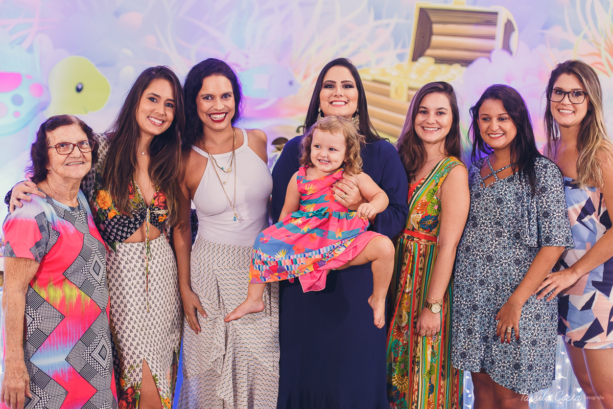 muitas crianças lindas, looks infantis para aniversário, decoração Giovana Xic Baloon, Gabriela Fardin e Falipe, filha única, mundo rosa, decoração nos sonhos em vitória ES