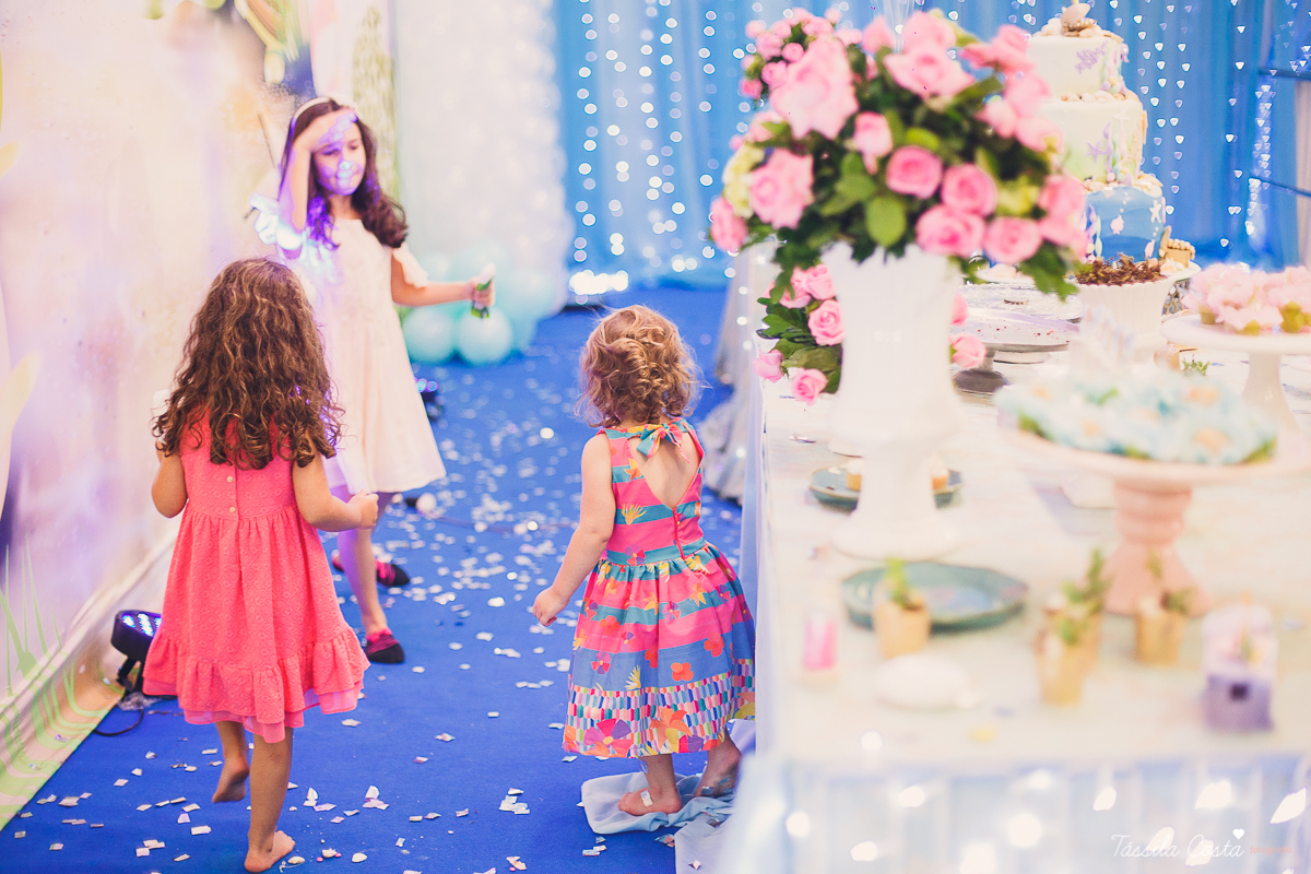 muitas crianças lindas, looks infantis para aniversário, decoração Giovana Xic Baloon, Gabriela Fardin e Falipe, filha única, mundo rosa, decoração nos sonhos em vitória ES