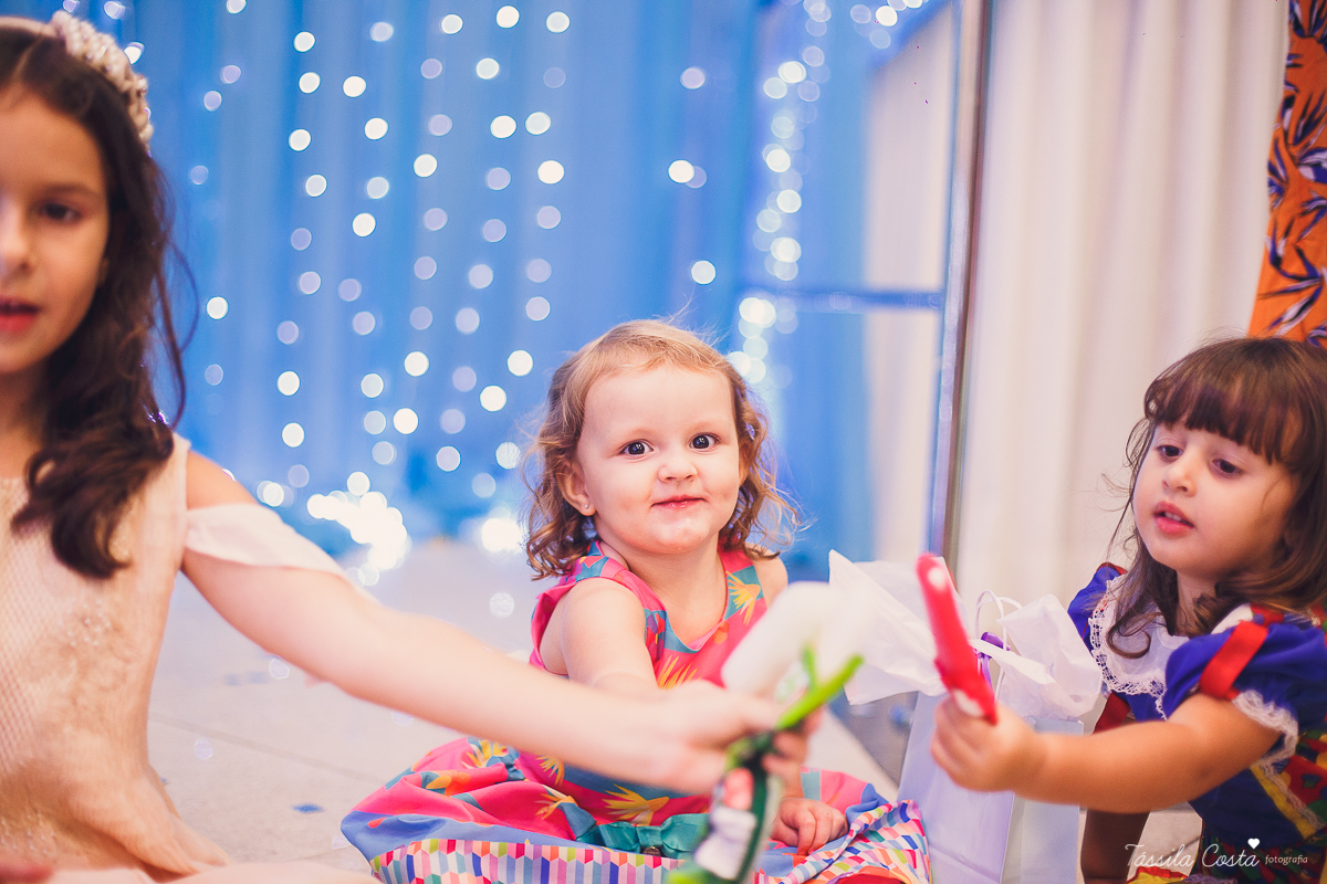 muitas crianças lindas, looks infantis para aniversário, decoração Giovana Xic Baloon, Gabriela Fardin e Falipe, filha única, mundo rosa, decoração nos sonhos em vitória ES