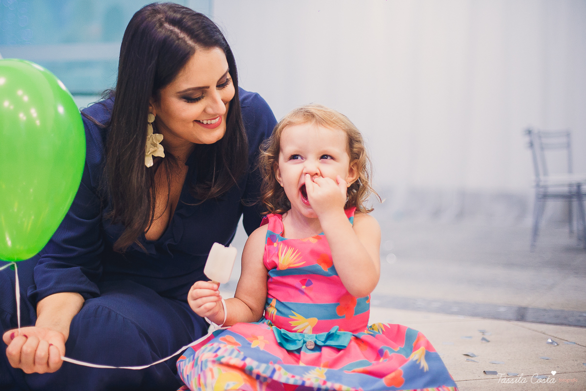 muitas crianças lindas, looks infantis para aniversário, decoração Giovana Xic Baloon, Gabriela Fardin e Falipe, filha única, mundo rosa, decoração nos sonhos em vitória ES