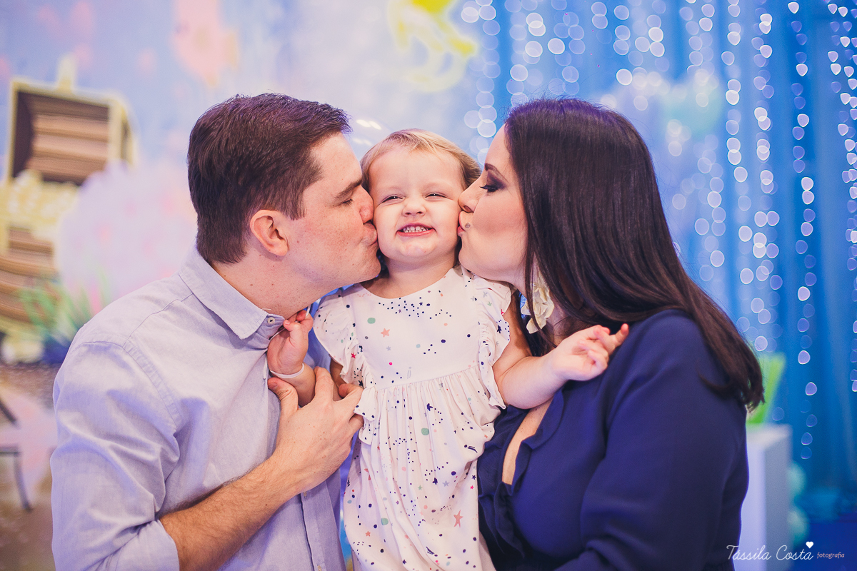 muitas crianças lindas, looks infantis para aniversário, decoração Giovana Xic Baloon, Gabriela Fardin e Falipe, filha única, mundo rosa, decoração nos sonhos em vitória ES