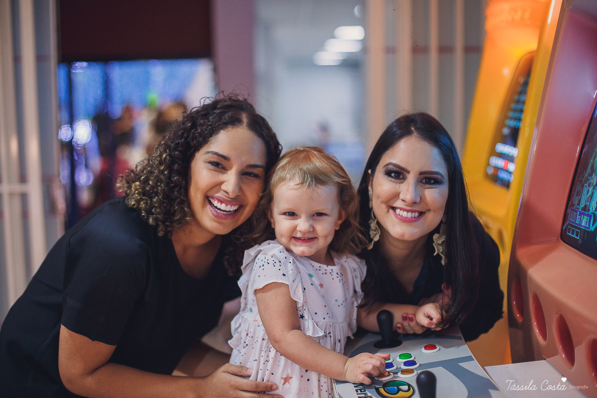 muitas crianças lindas, looks infantis para aniversário, decoração Giovana Xic Baloon, Gabriela Fardin e Falipe, filha única, mundo rosa, decoração nos sonhos em vitória ES