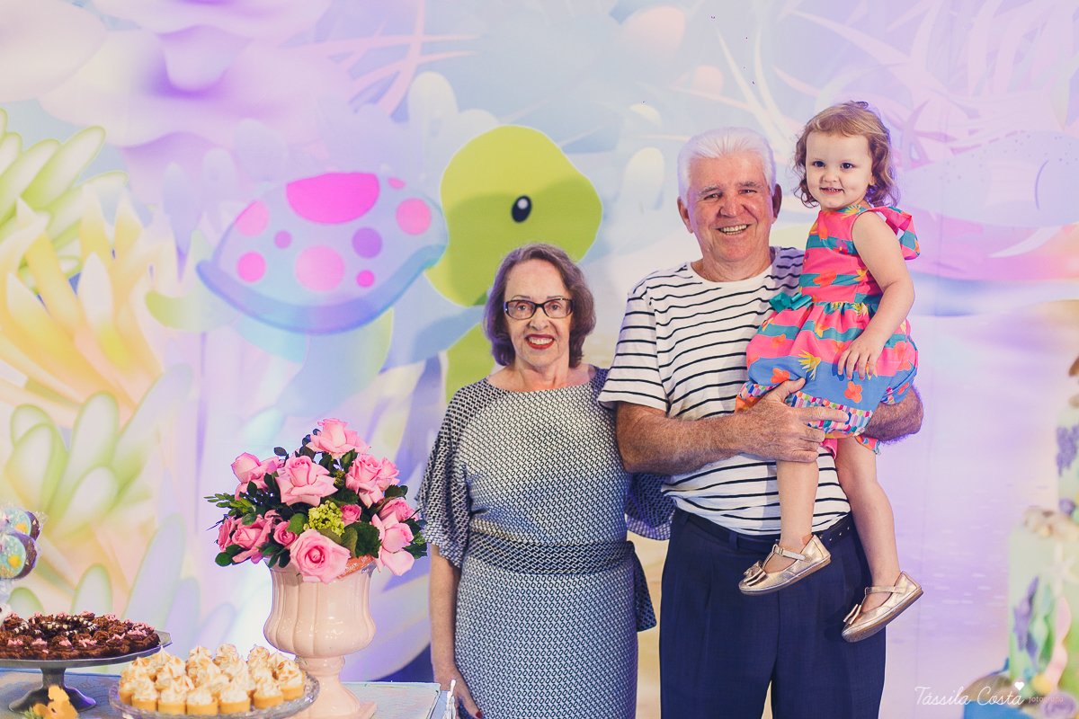 muitas crianças lindas, looks infantis para aniversário, decoração Giovana Xic Baloon, Gabriela Fardin e Falipe, filha única, mundo rosa, decoração nos sonhos em vitória ES