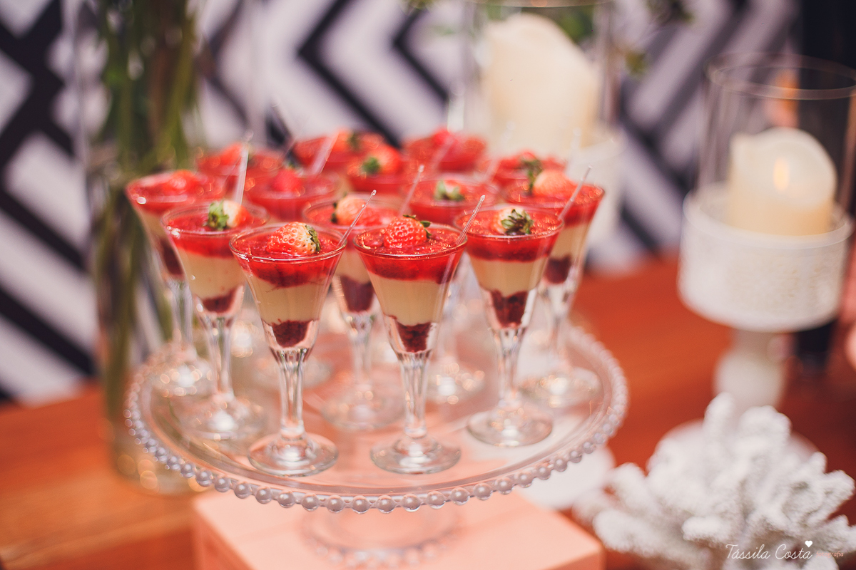 fotos lindas de bodas de coral, festa de 35 anos de casamento, inspiração para bodas de coral, fotografia de casamento em Vila Velha - ES, Praia da Costa, festa linda no prédio da Praia da Costa, Tássila Costa, Zilma e Delcio, Ed. Lausane Praia da Costa