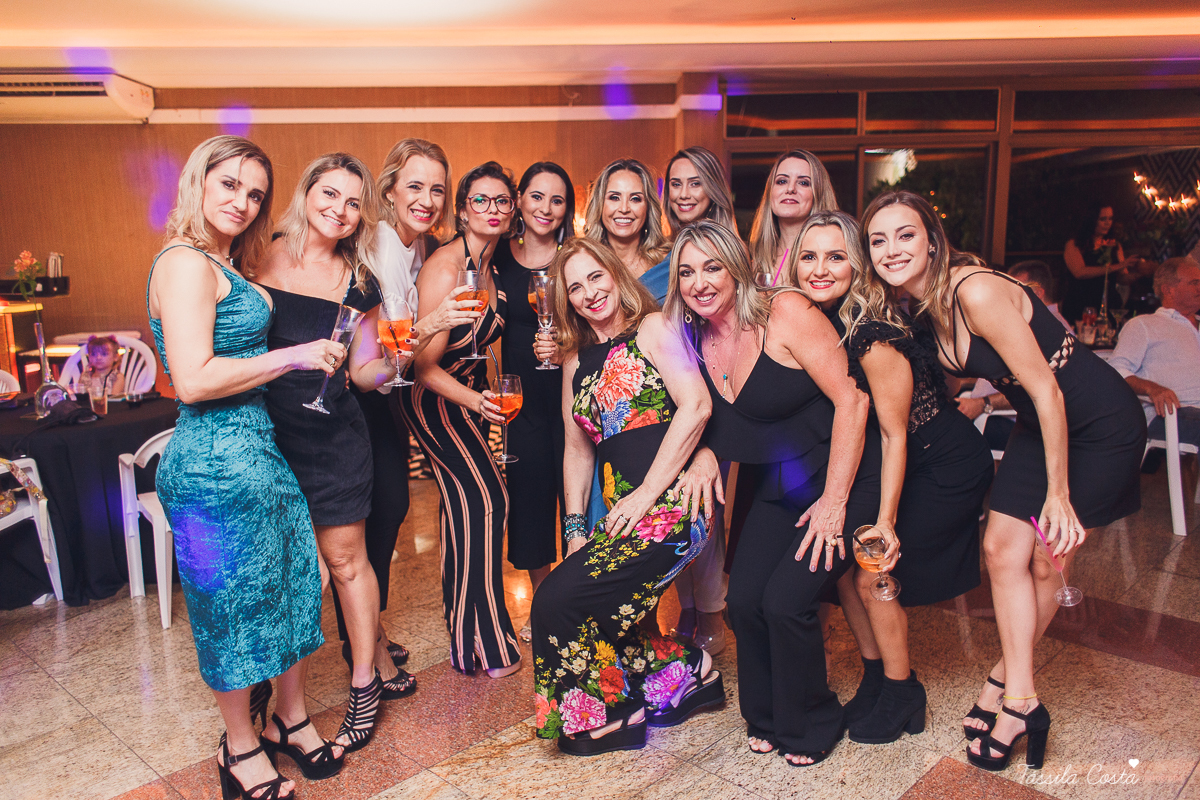 fotos lindas de bodas de coral, festa de 35 anos de casamento, inspiração para bodas de coral, fotografia de casamento em Vila Velha - ES, Praia da Costa, festa linda no prédio da Praia da Costa, Tássila Costa, Zilma e Delcio, Ed. Lausane Praia da Costa