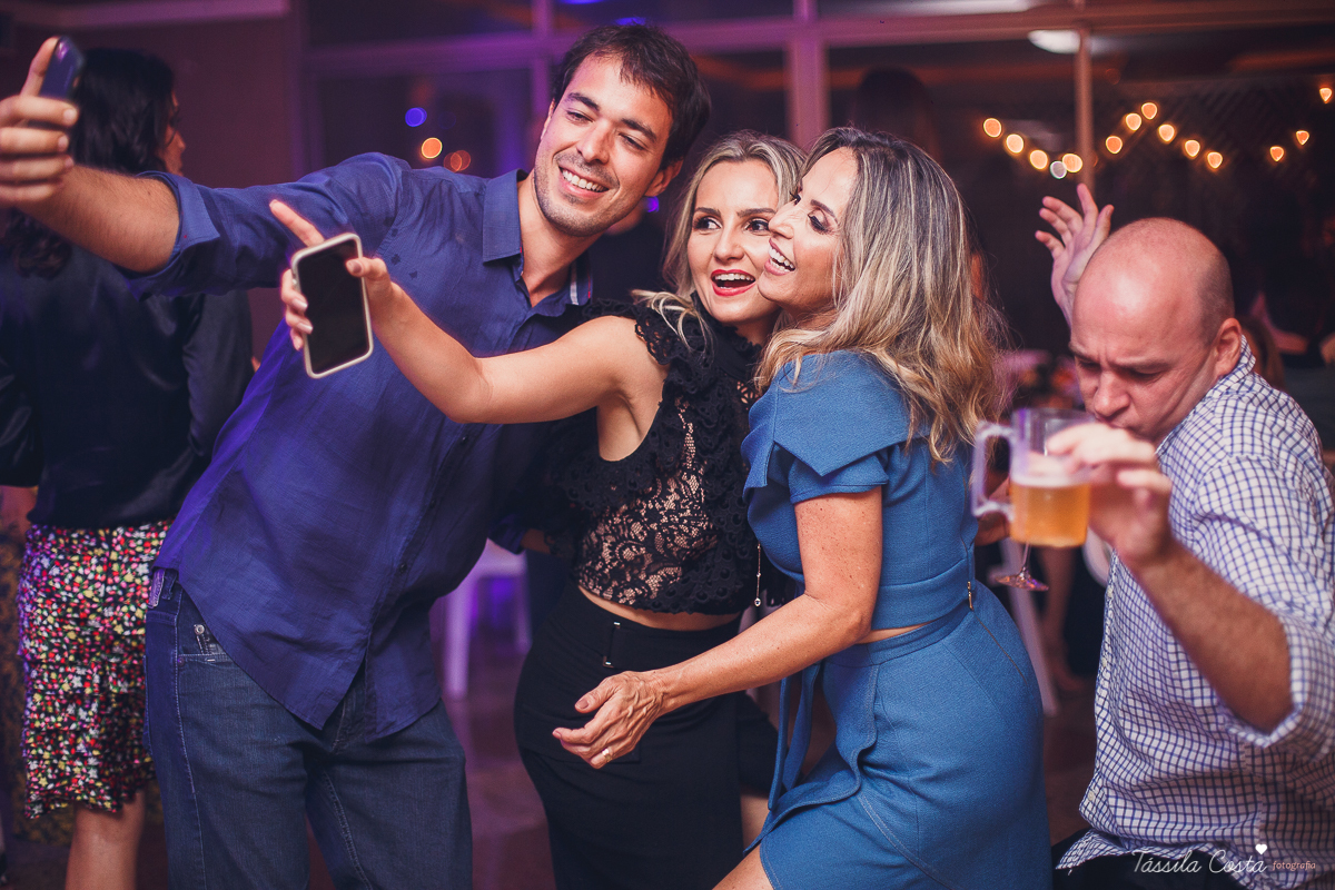 fotos lindas de bodas de coral, festa de 35 anos de casamento, inspiração para bodas de coral, fotografia de casamento em Vila Velha - ES, Praia da Costa, festa linda no prédio da Praia da Costa, Tássila Costa, Zilma e Delcio, Ed. Lausane Praia da Costa