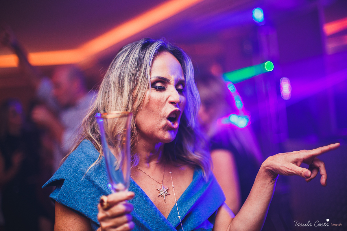 fotos lindas de bodas de coral, festa de 35 anos de casamento, inspiração para bodas de coral, fotografia de casamento em Vila Velha - ES, Praia da Costa, festa linda no prédio da Praia da Costa, Tássila Costa, Zilma e Delcio, Ed. Lausane Praia da Costa